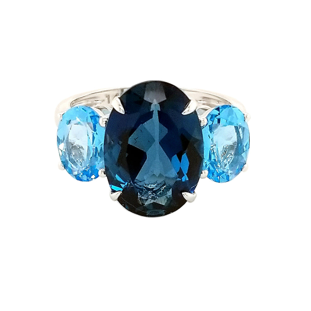 14k white gold
1 London blue topaz = 6.40cts.
2 blue topaz = 2.70cts
14K White Gold Blue Topaz