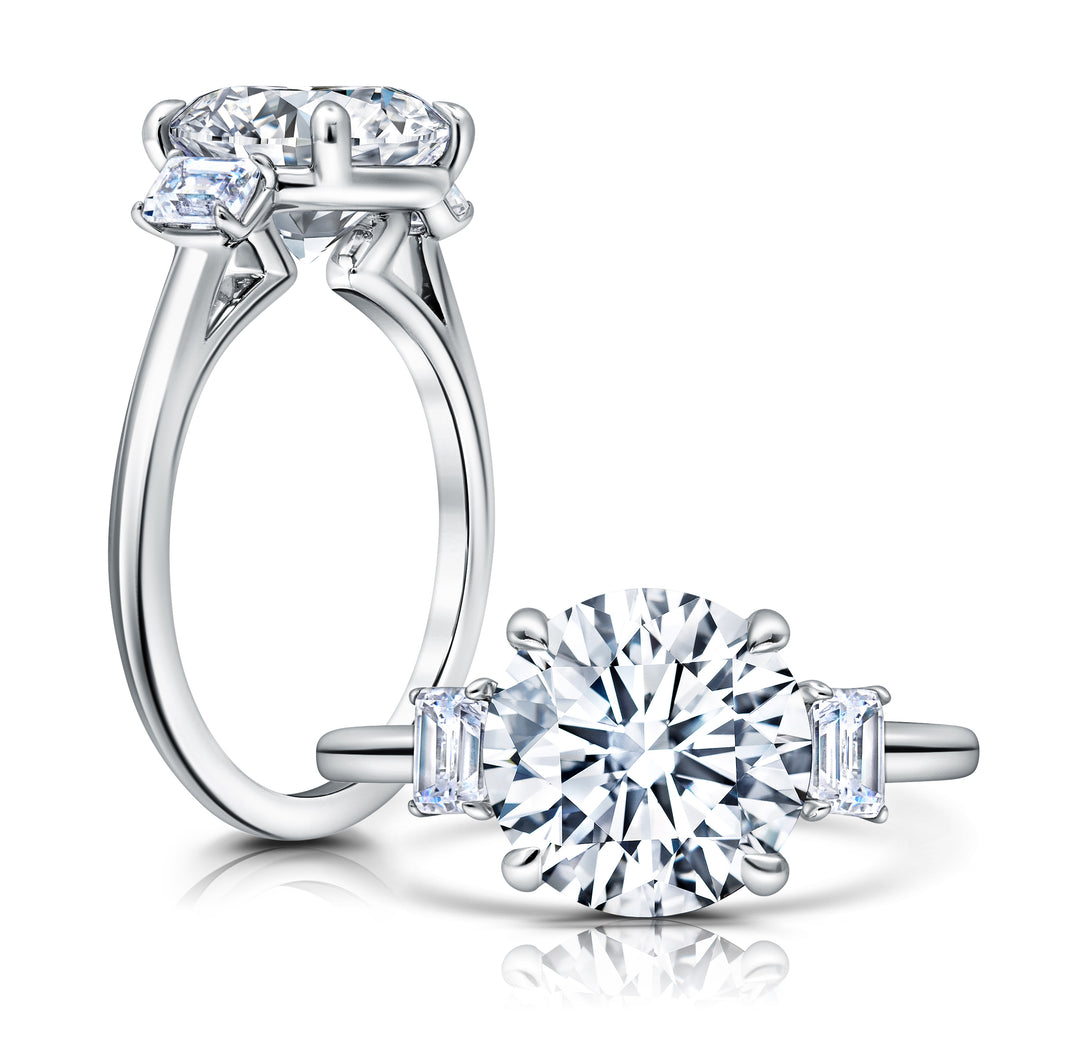 18 Karat White Gold 2 Emerald Cut Sides Engagement Ring for a 1ct Center