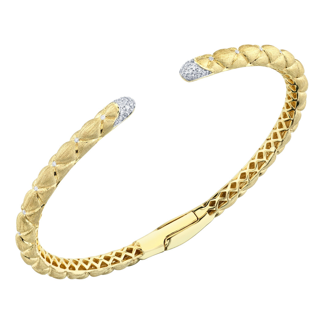 Sloane Street 18 karat yellow gold Diamond Pave end Caps Quilted hinged cuff bracelet, D=0.29ctw G/SI
